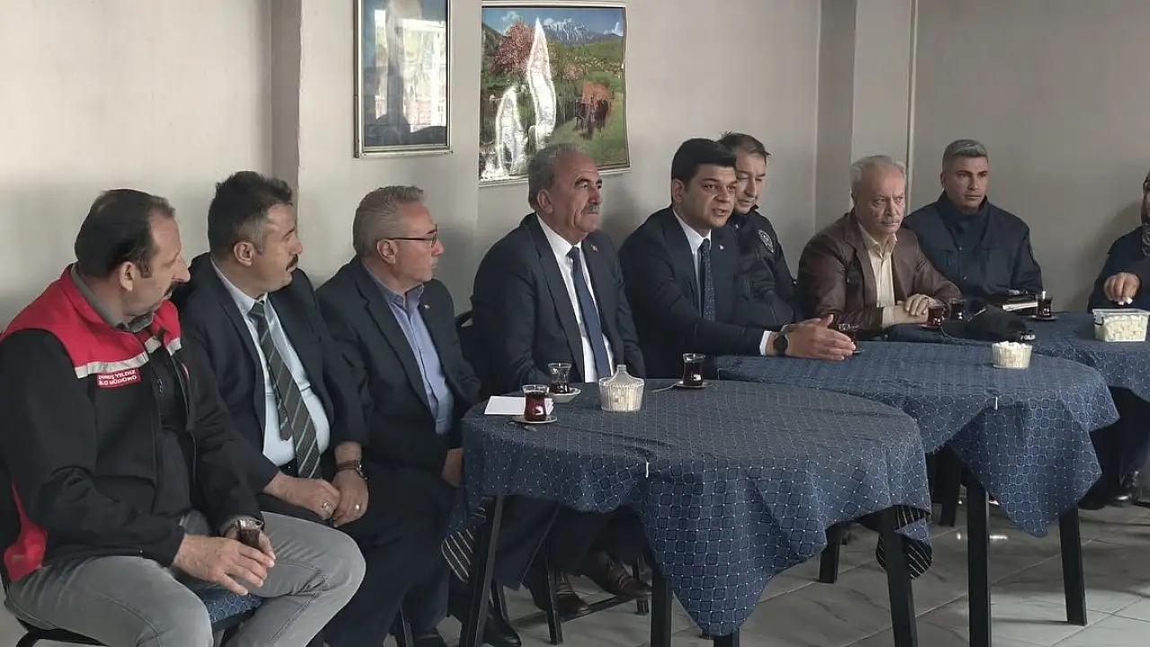 Kayseri'nin Felahiye ilçesinde vatandaşlar toplandı