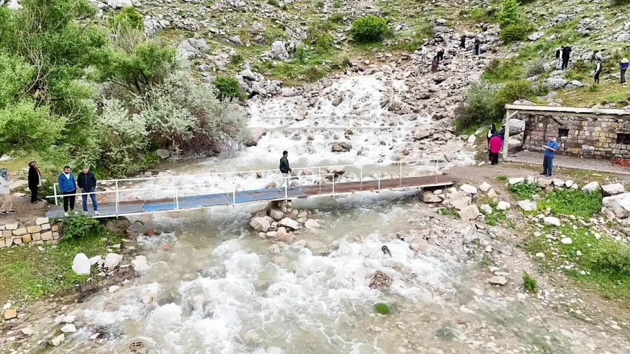 Tomarza'da mucize gerçekleşti: Kuruyan pınar başı yeniden akmaya başladı