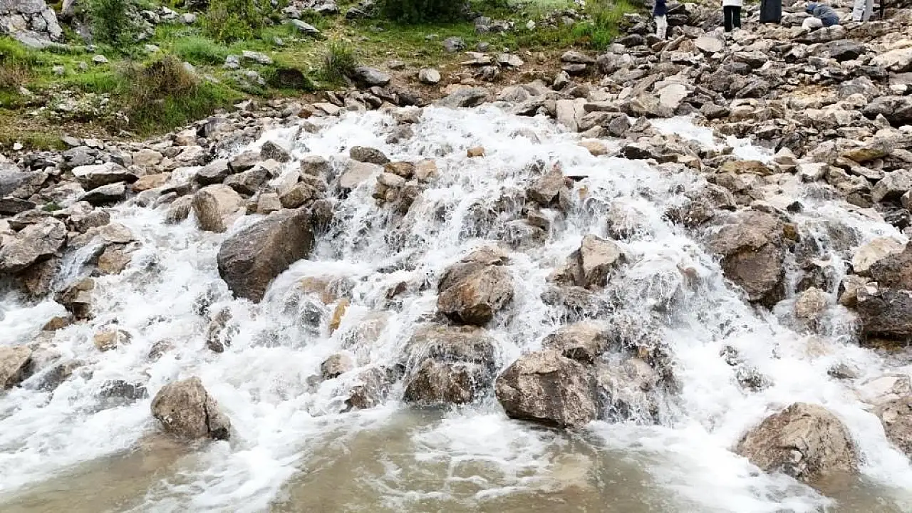 Tomarza'da mucize gerçekleşti: Kuruyan pınar başı yeniden akmaya başladı