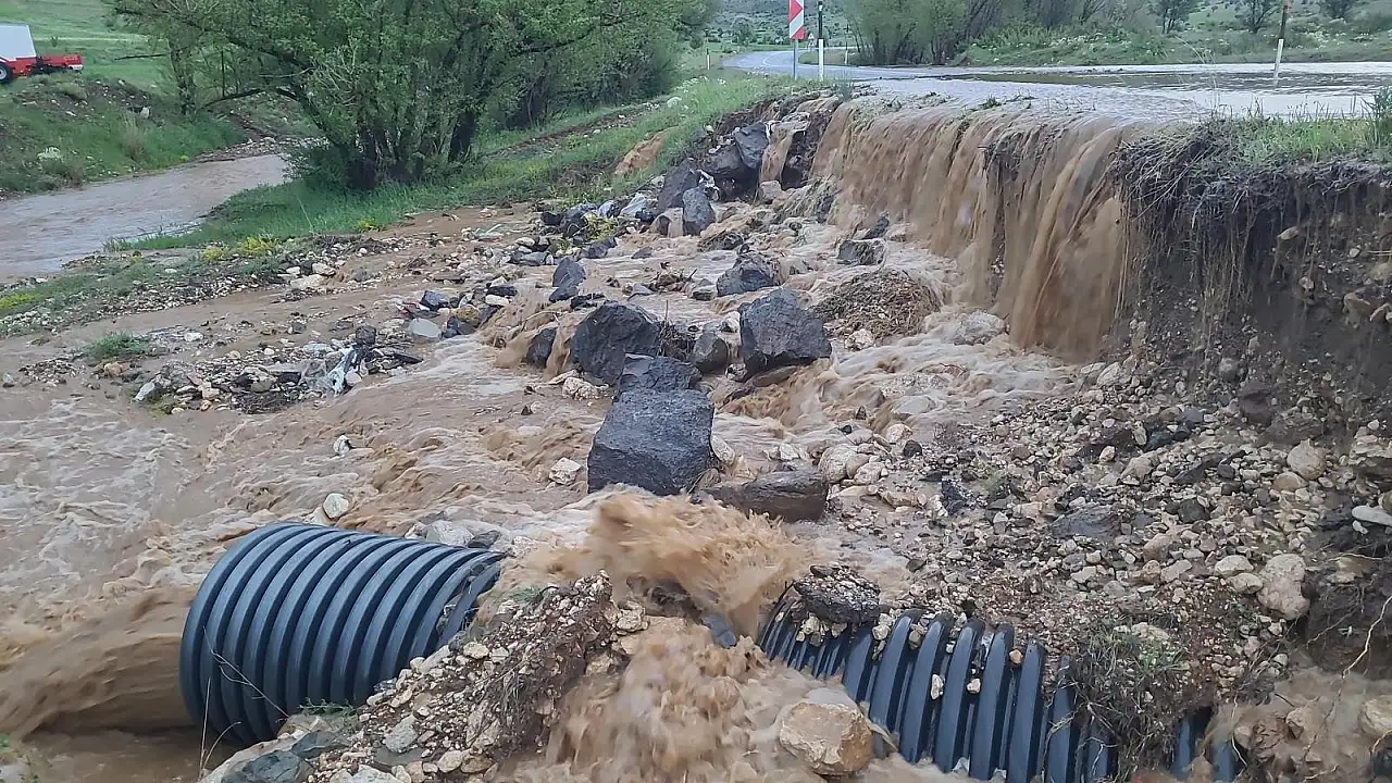 Kayseri'de sağanak etkili oldu: Tomarza'da altyapıda hasar oluştu