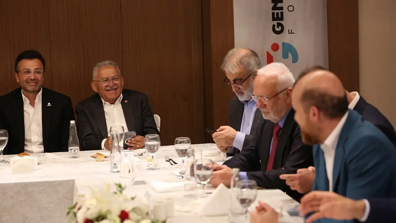 Kayseri'de dev zirve: Başkan Büyükkılıç Gençlik Forumu'na katıldı