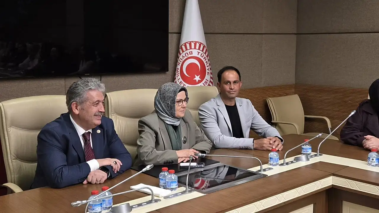 Özsoy ve Böhürler öğrencileri TBMM'de ağırladı