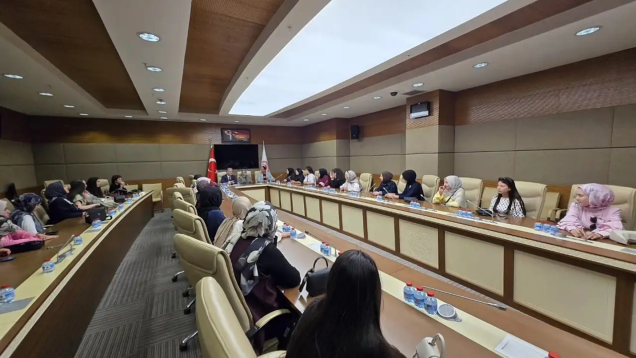 Özsoy ve Böhürler öğrencileri TBMM'de ağırladı