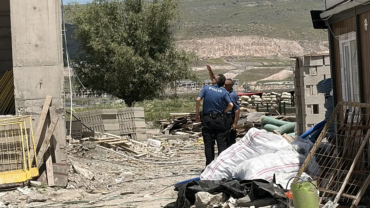 Kayseri'de inşaat işçisi 4. kattan düşerek ağır yaralandı