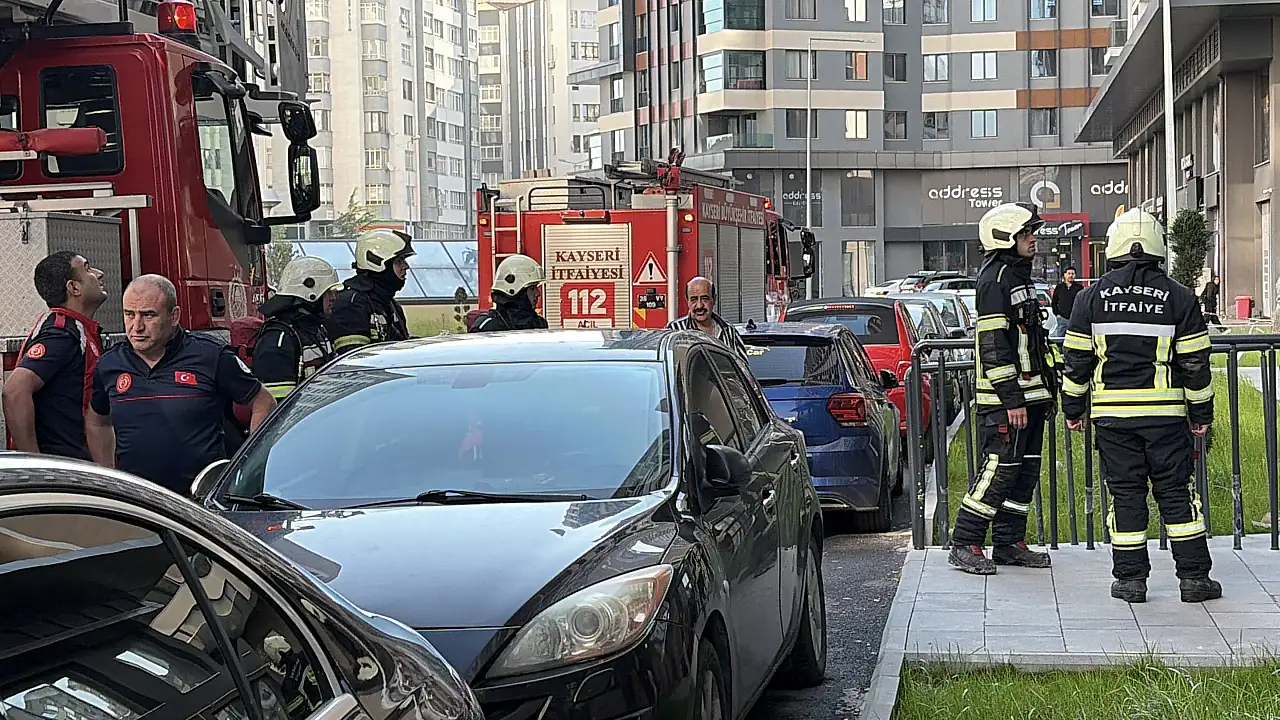 Kayseri'de yangın paniği! Vatandaşlar sokağa döküldü