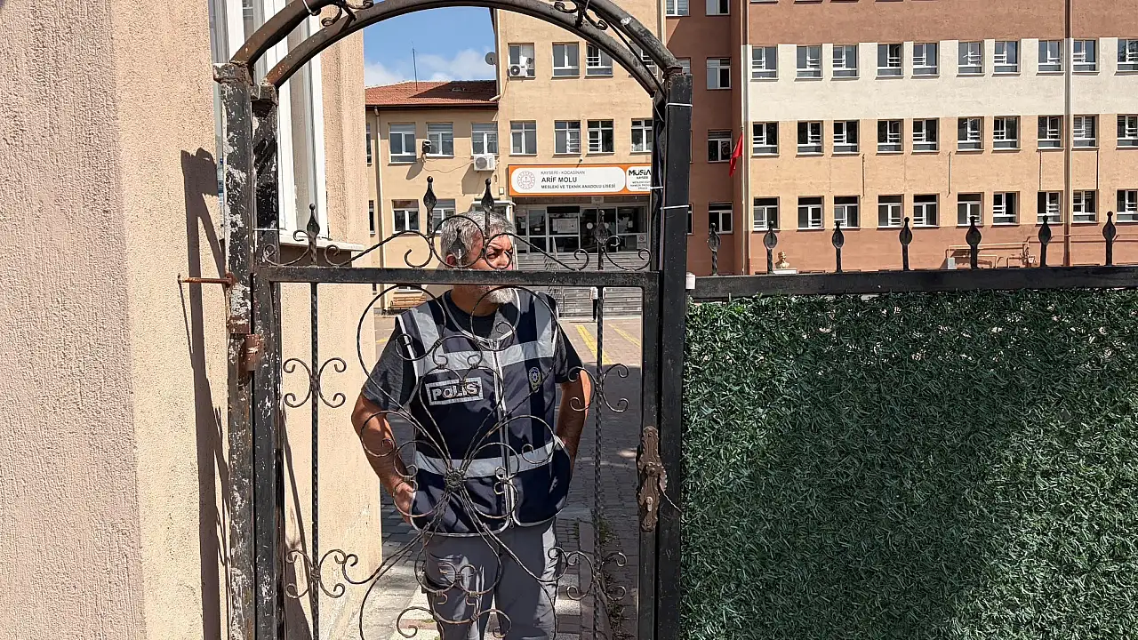 Kayseri'de sınav için yanlış okula gitti! Vatandaş seferber oldu
