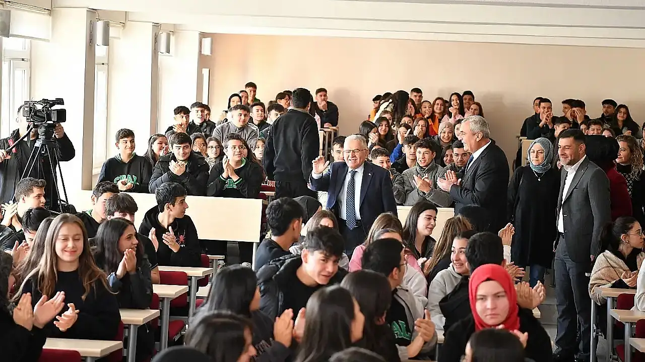 Başkan Büyükkılıç'tan LGS Mesajı: Gençler İçin Seferberlik Sürüyor