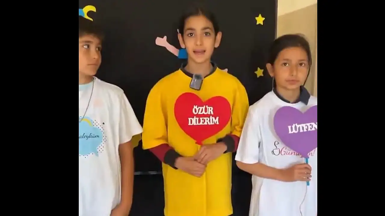 Öğrencilerden güzel mesaj: 'Birlikte selam, birlikte mutluluk'