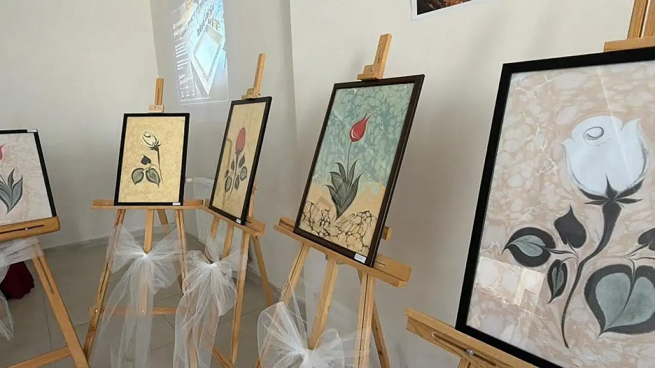 Kayseri'de minik öğrencilerden ebru sergisi