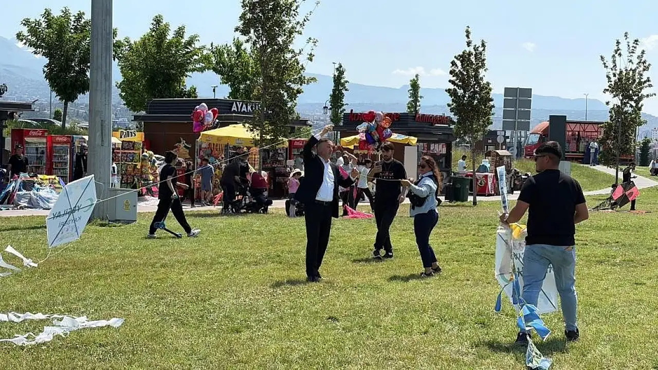 Talas'ta gökyüzü renk cümbüşüne döndü!