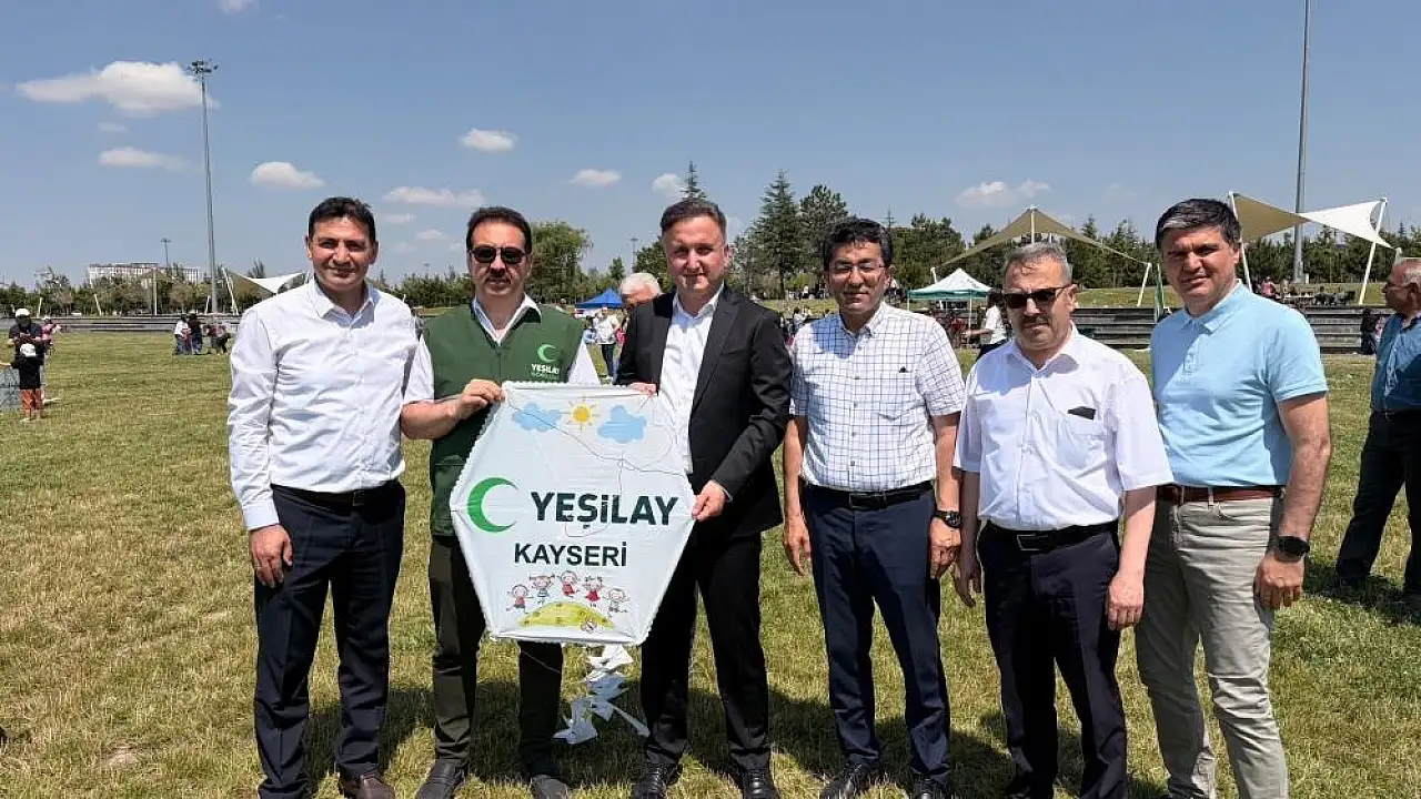 Talas'ta gökyüzü renk cümbüşüne döndü!