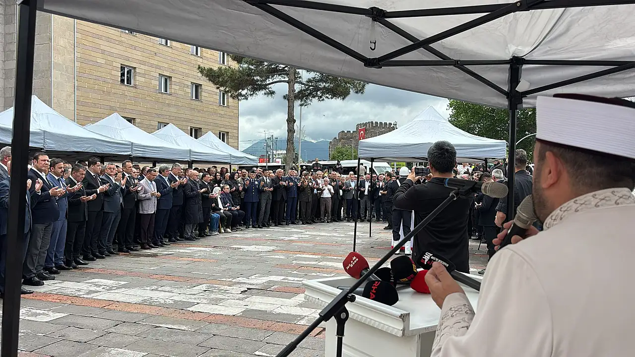 Kayseri Valiliği yasta! Şenol Esmer için tören düzenlendi