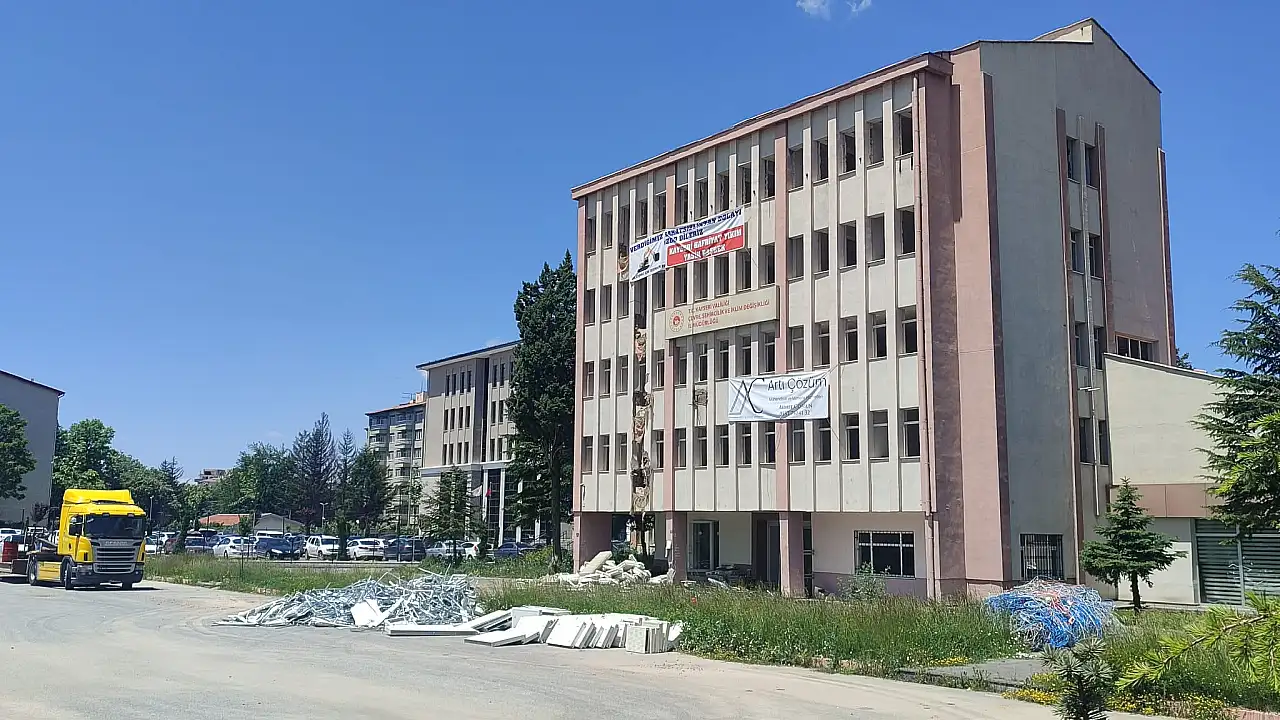 Kayseri'de Müdürlük binasında yıkım başladı! Bir dönem sona eriyor