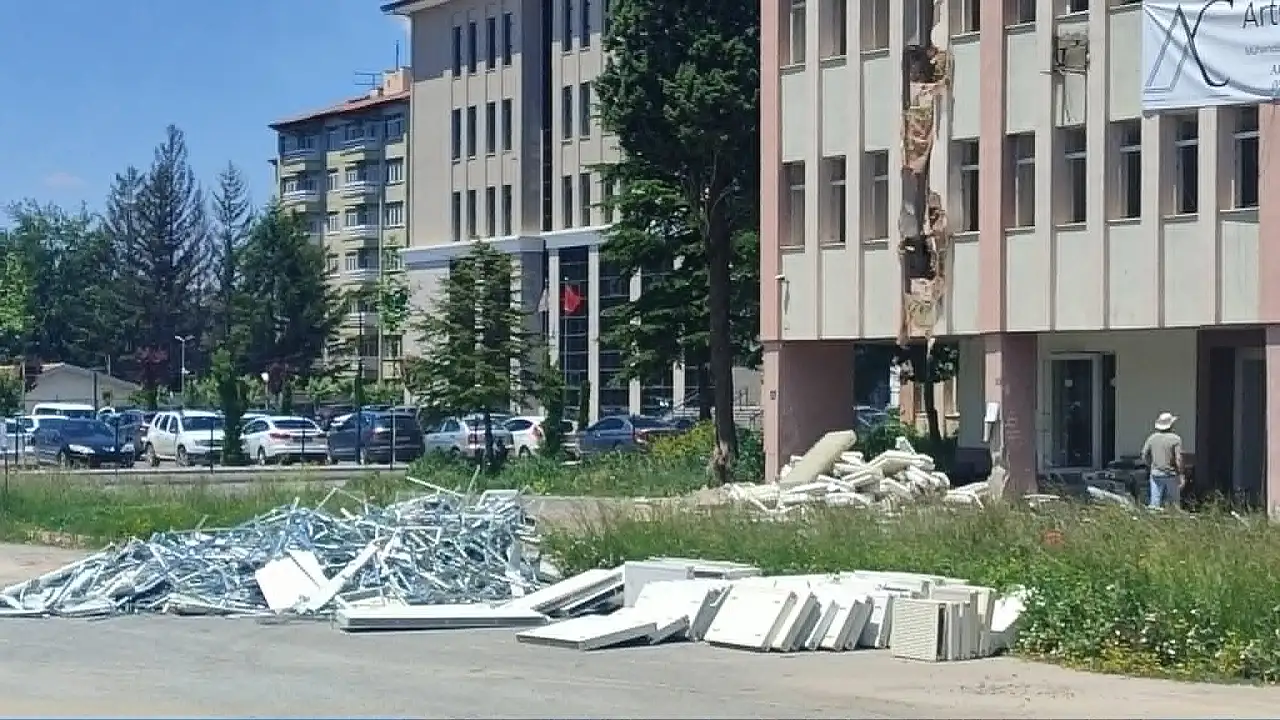 Kayseri'de Müdürlük binasında yıkım başladı! Bir dönem sona eriyor