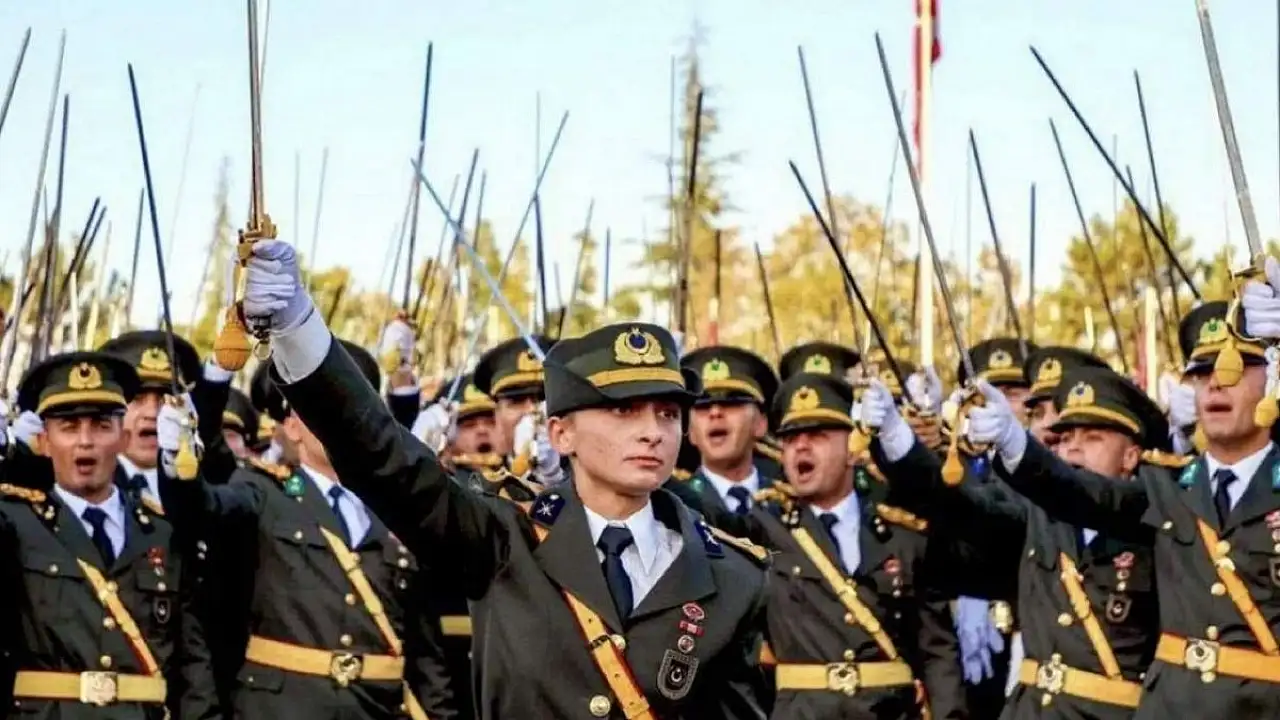 CHP'li Genç'ten askeri personel için 'mağduriyet' uyarısı