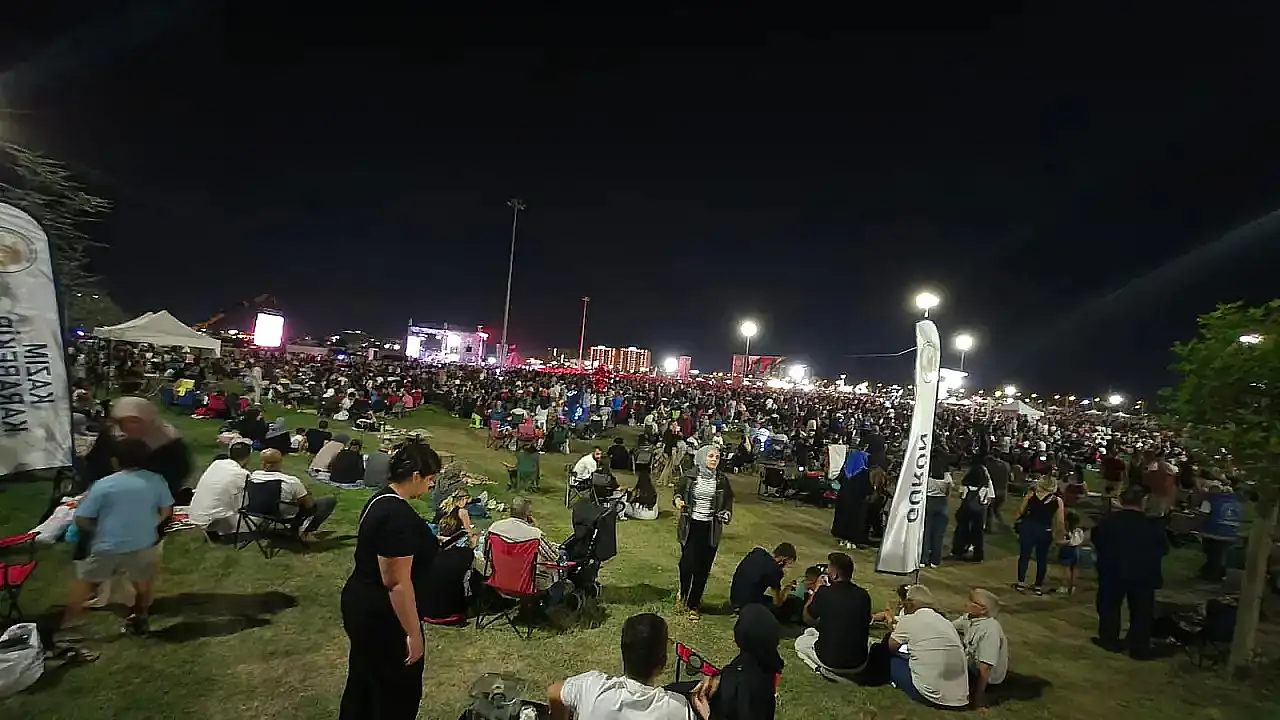 Geçen yıl Zara vardı, bu yıl Ebru Yaşar! Kayseri'de ücretsiz konser gecesi