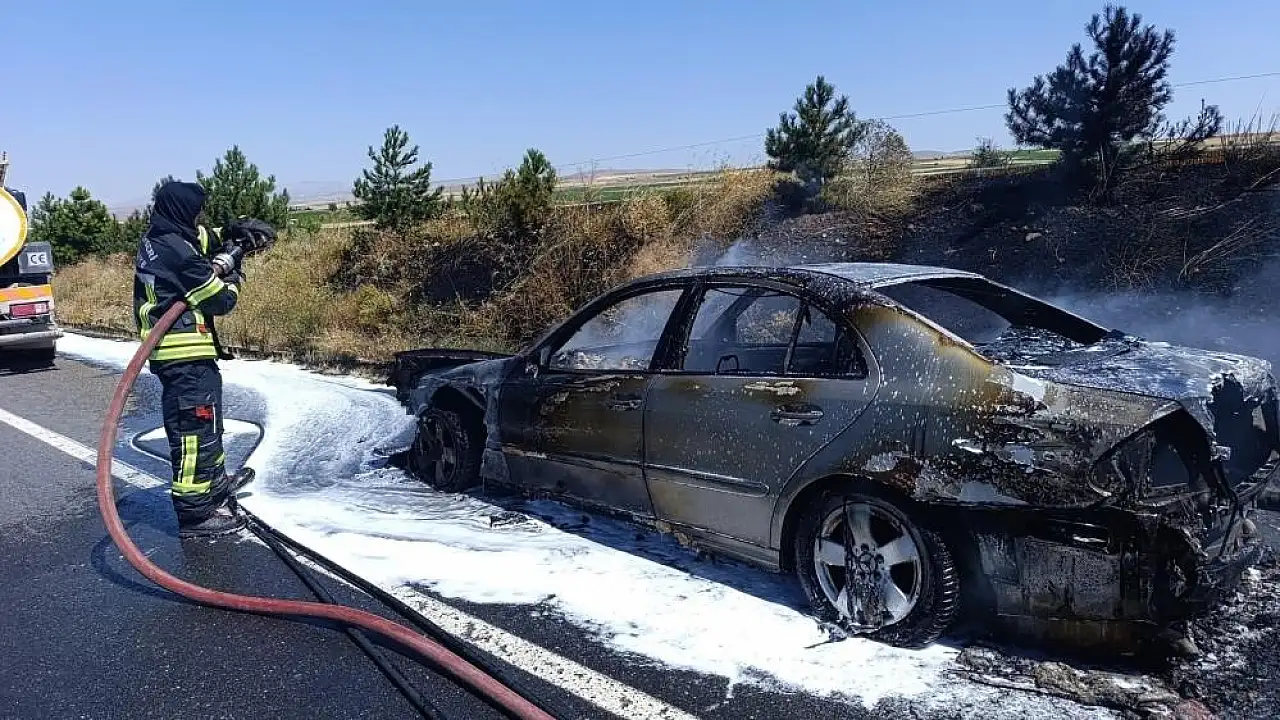 Bünyan'da seyir halindeki otomobil alevlere teslim oldu