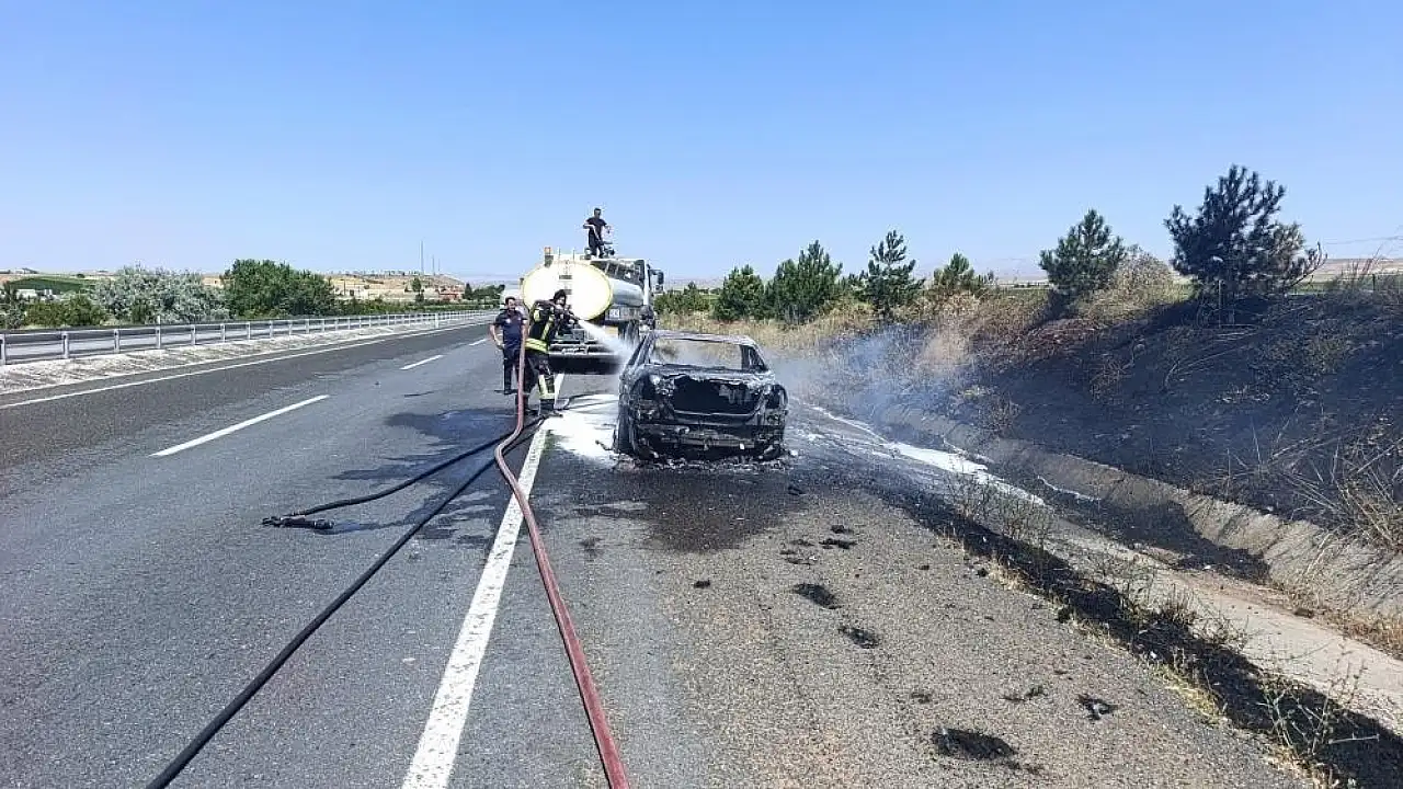 Bünyan'da seyir halindeki otomobil alevlere teslim oldu