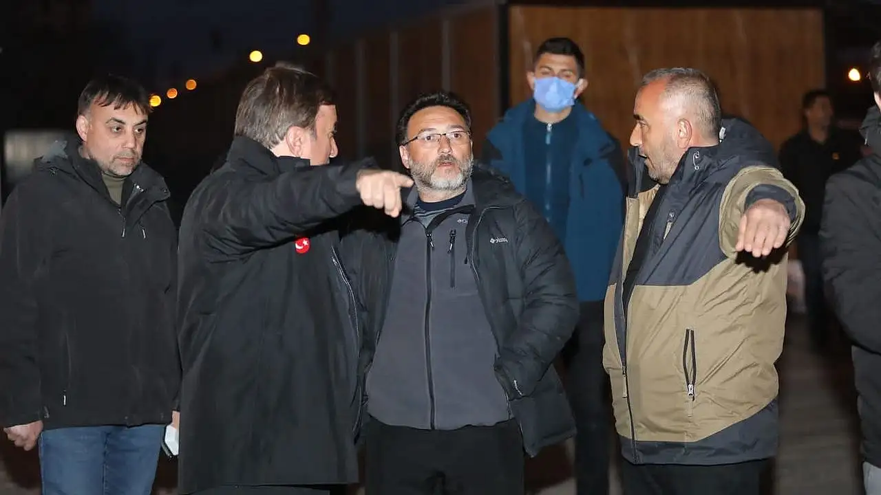 Herkes Kayseri Valisi'nin bu halini konuşuyor! 'Kılık kıyafet saç baş dağılmış'