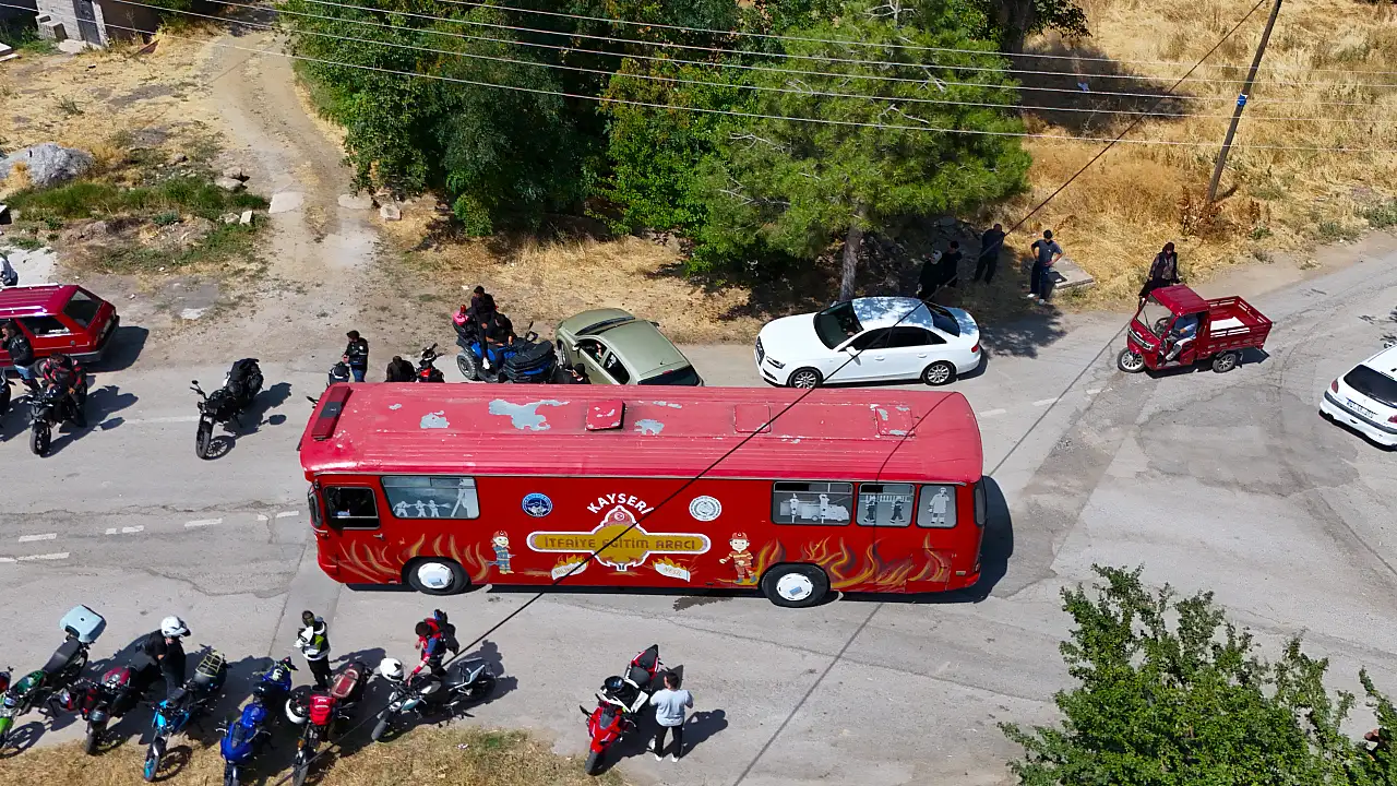 Kayseri itfaiyesi Develi Festivali'nde vatandaşlarla buluştu