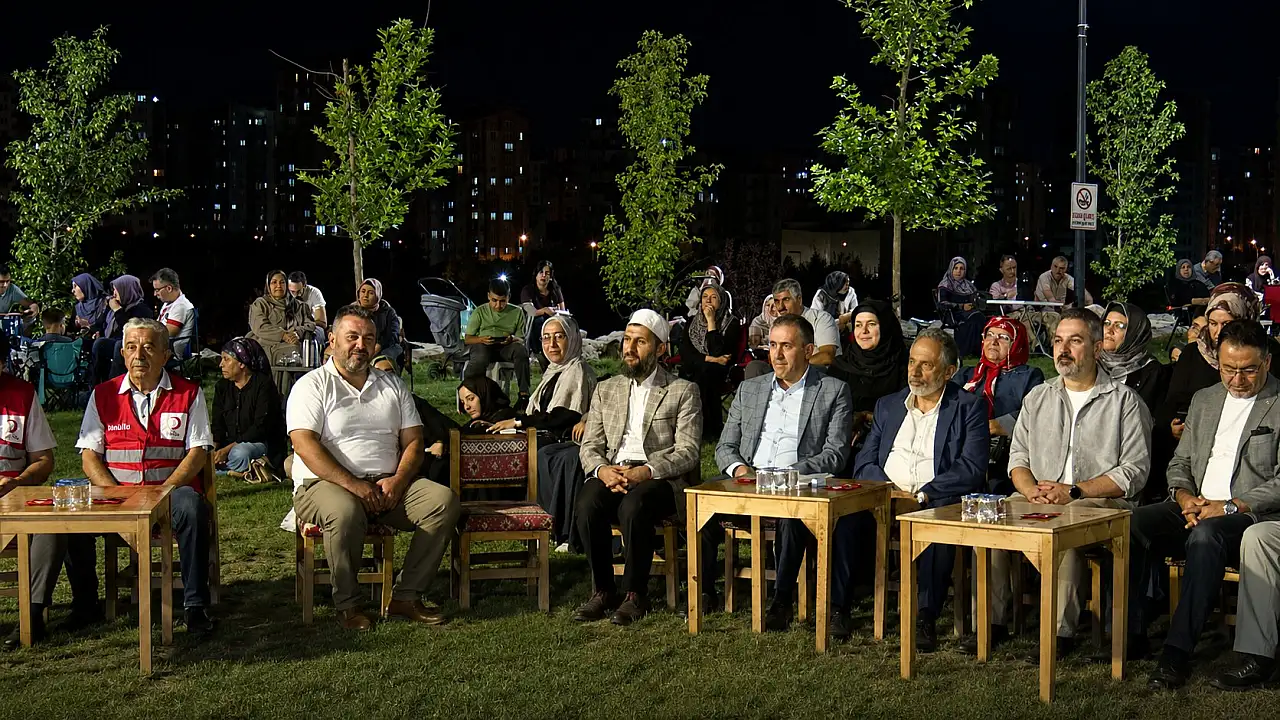 Mustafa Yalçın Mevlid Kandili'nde dua çağrısı yaptı