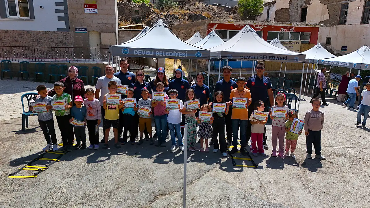 Kayseri itfaiyesi Develi Festivali'nde vatandaşlarla buluştu