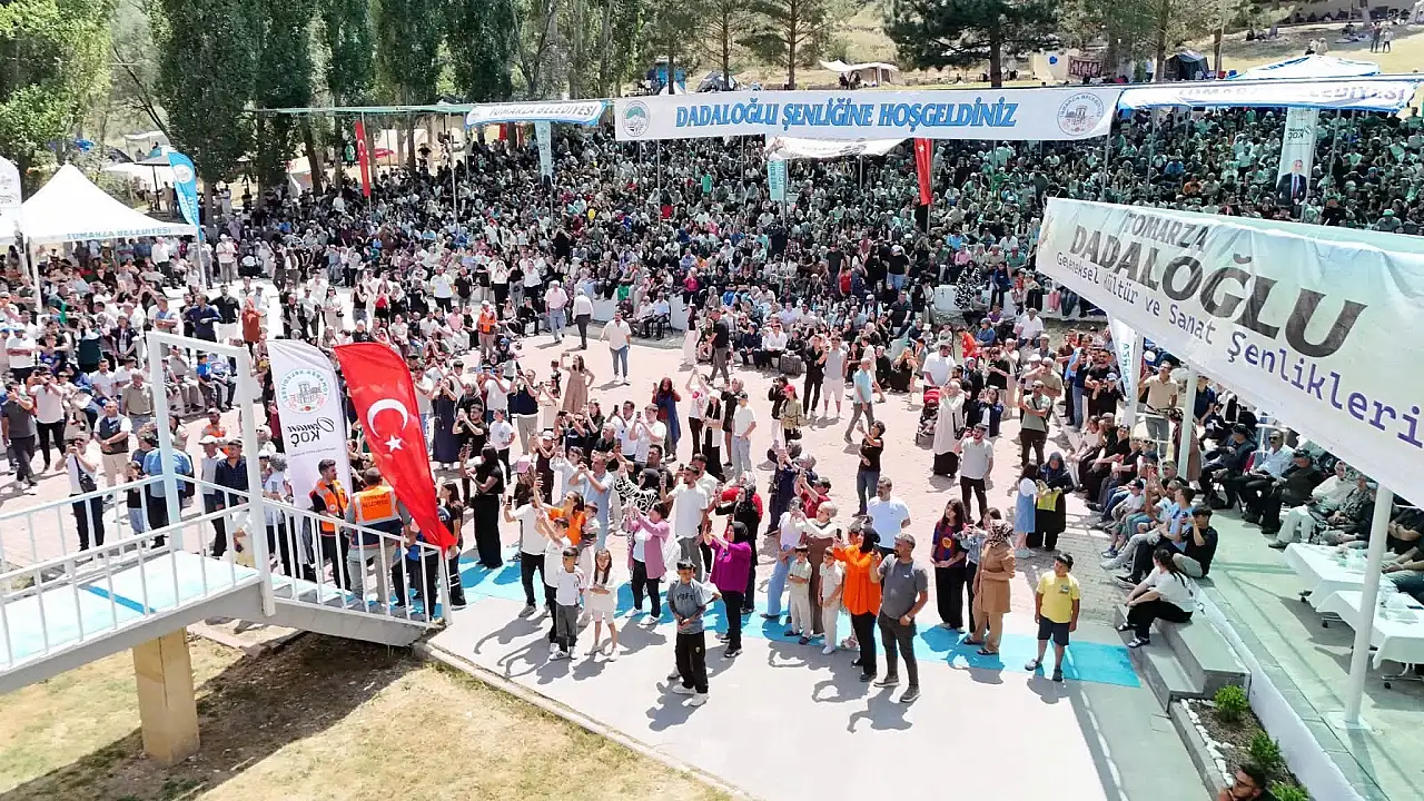 Kayseri'de binlerce kişi orada buluştu! Türküler ve halaylar geceye damga vurdu