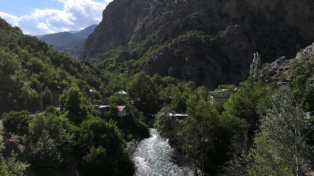 Kayseri'de ata topraklarını terk etmediler: Çareyi turizmde buldular