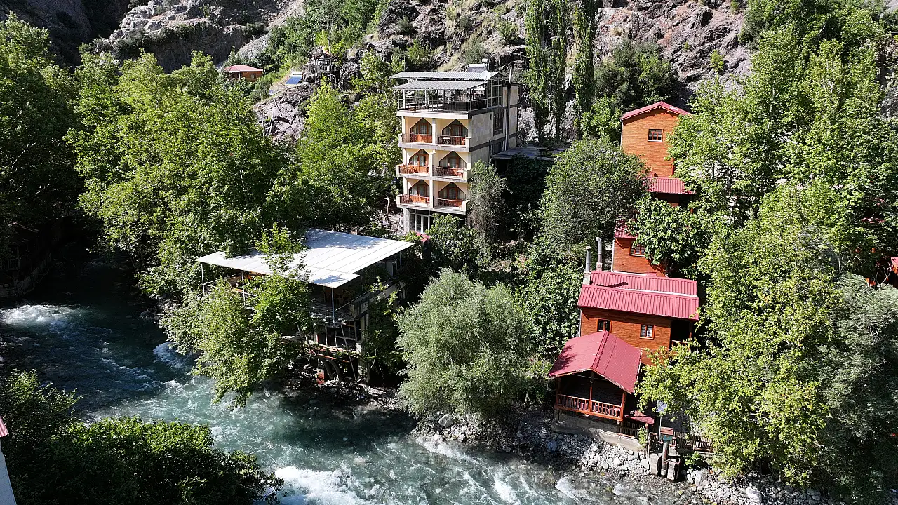 Kayseri'de ata topraklarını terk etmediler: Çareyi turizmde buldular