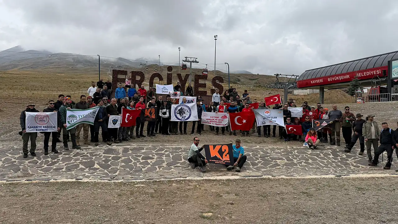 105 dağcı zafer için Erciyes'in zirvesine tırmandı!