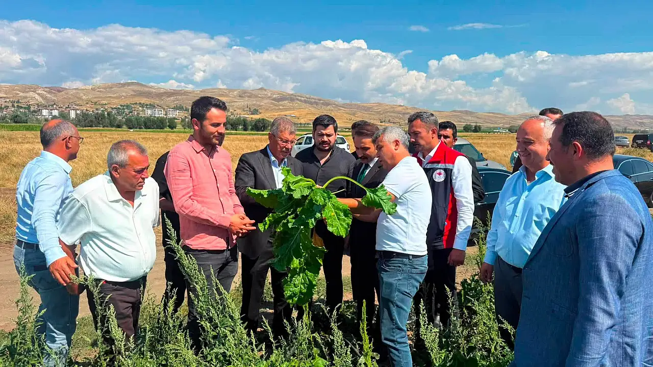 MHP'li Özdemir'i örnek gösteren Akay, diğer siyasilere ve kamu görevlilerine gönderme yaptı