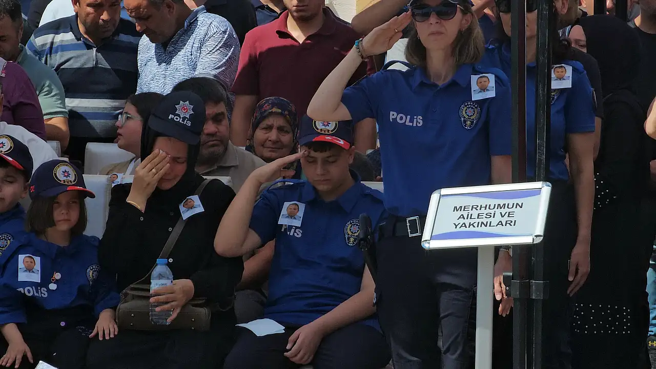 Kayseri'de görev yapan polis için tören düzenlendi! Oğlundan son veda