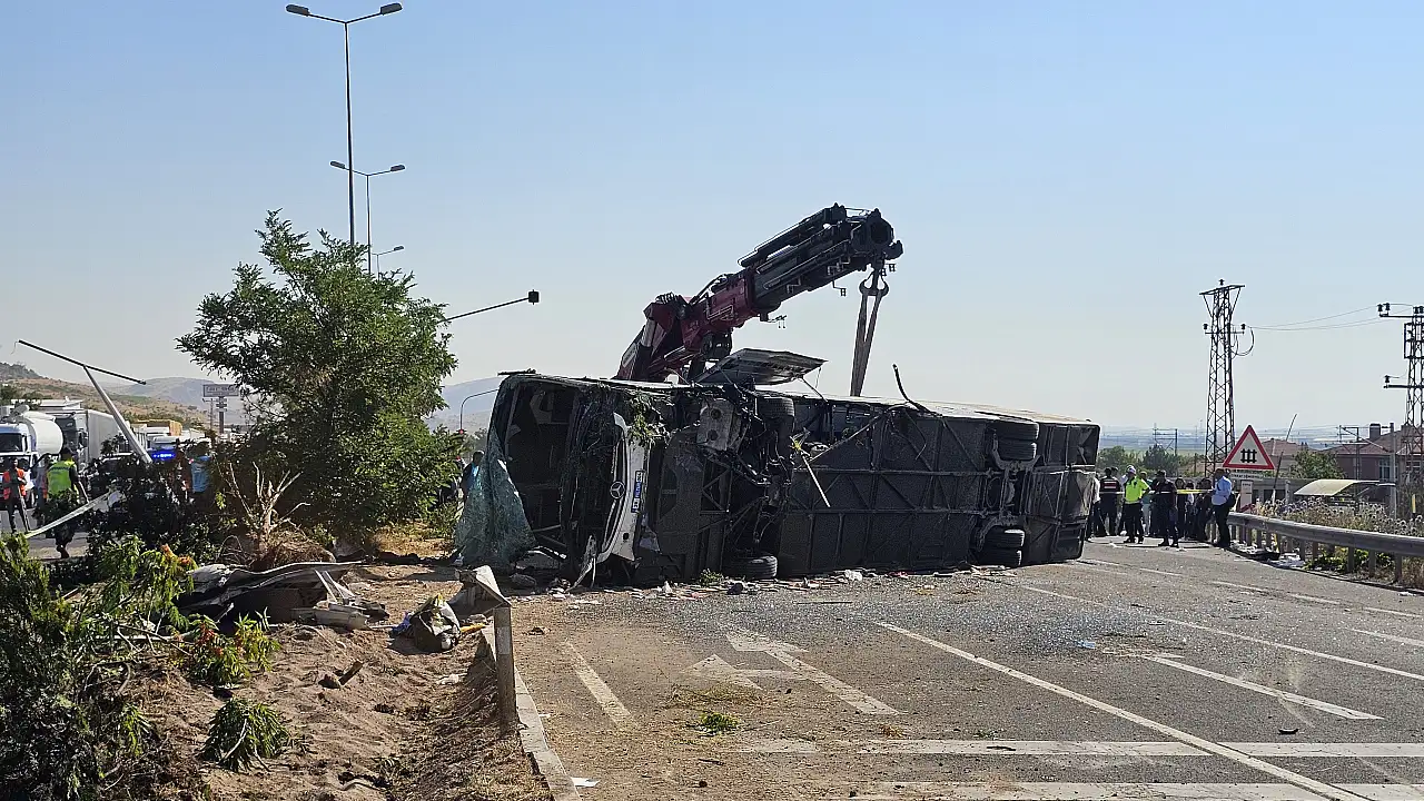 Kayseri'de devrilen yolcu otobüsünden acı haber geldi