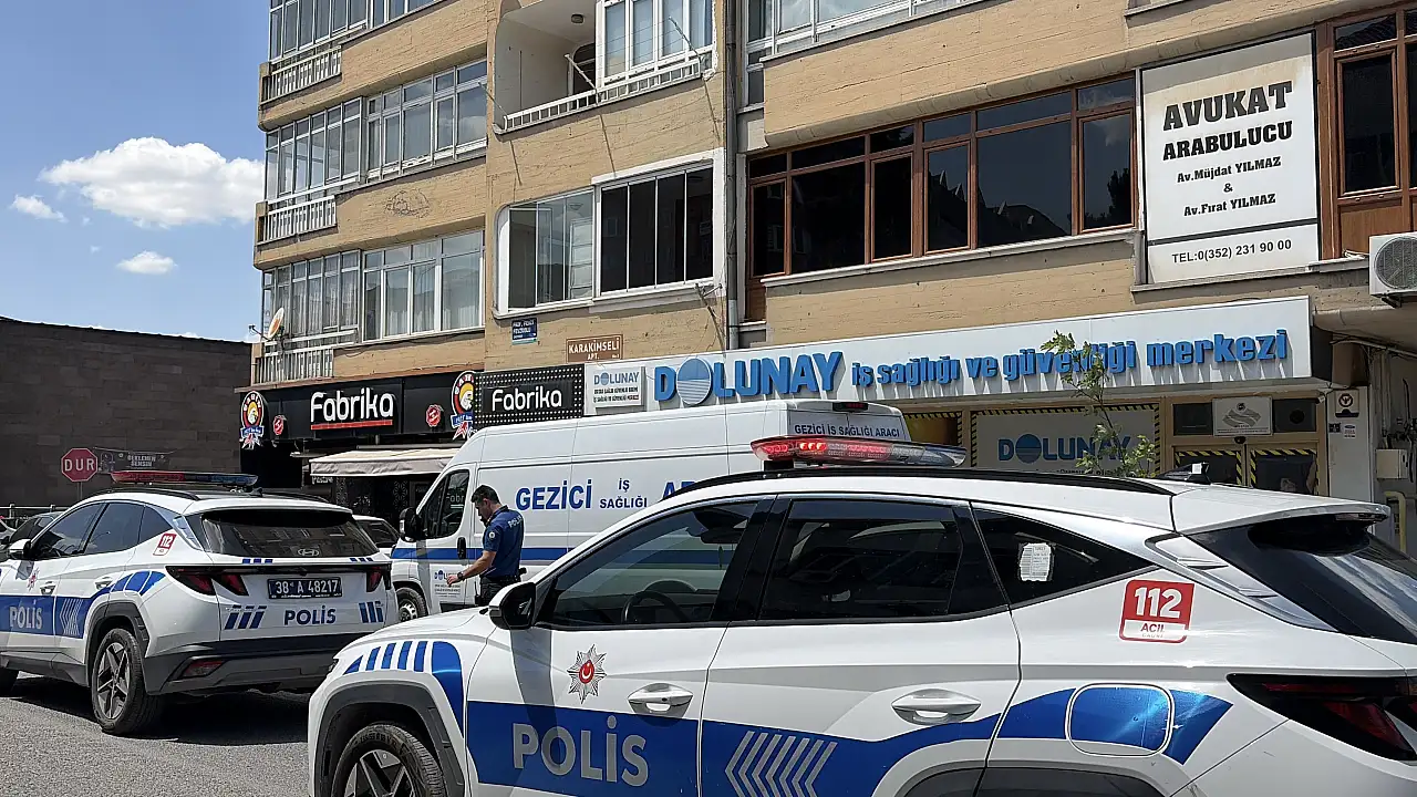 Kayseri'deki vakfın bulunduğu apartmanın kapısına kurşun yağdırdılar!