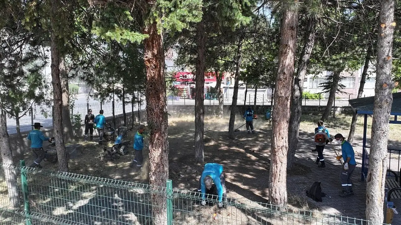 Kocasinan'da okul bahçeleri eğitim yılına hazırlanıyor