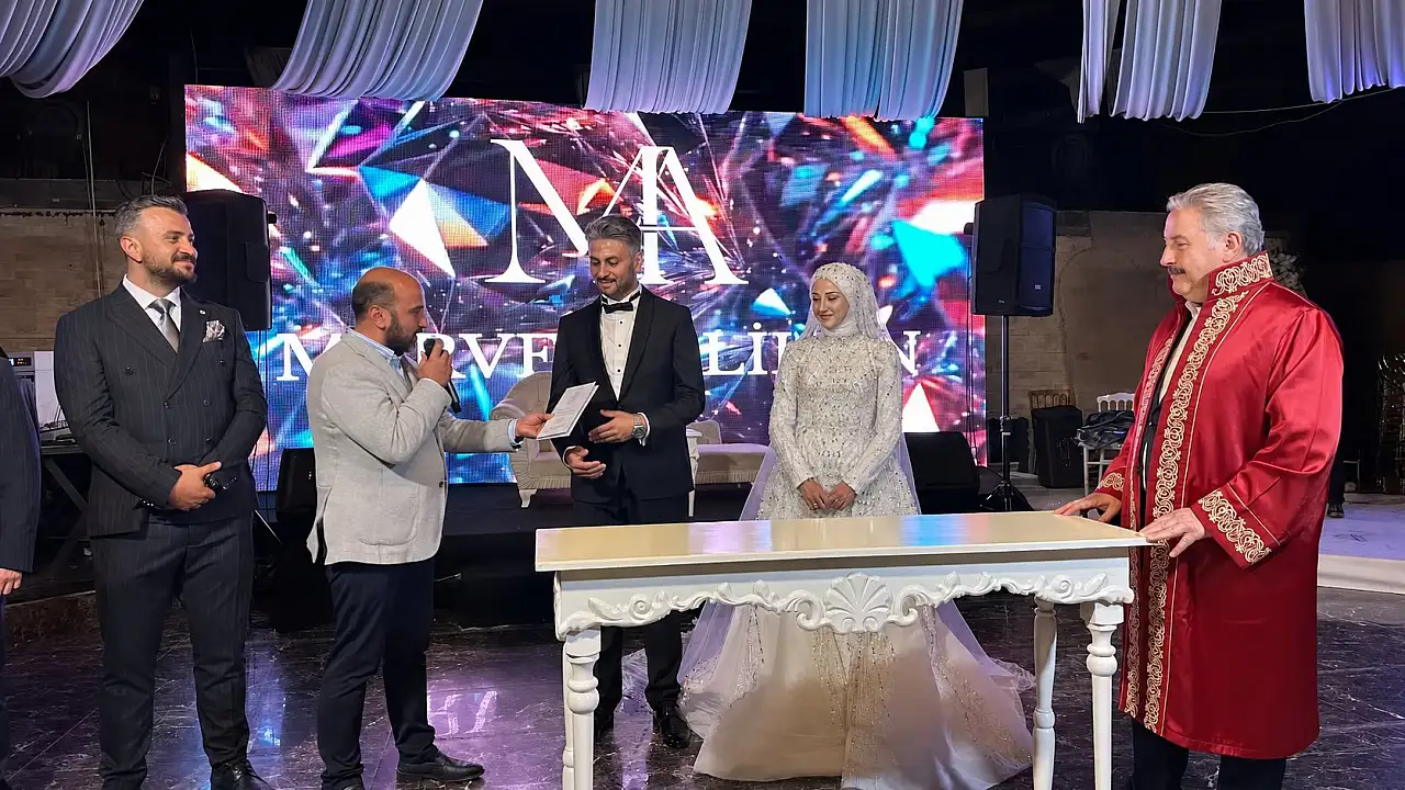 Kayseri'de Gubaroğlu ailesinin mutlu günü: Nikâhı Başkan Palancıoğlu kıydı