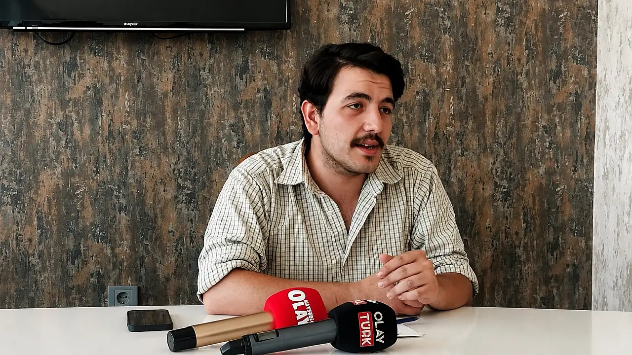 3 Soruda Kayseri'de Genç Siyaset: Emek Partili Enes Kaan Türkan