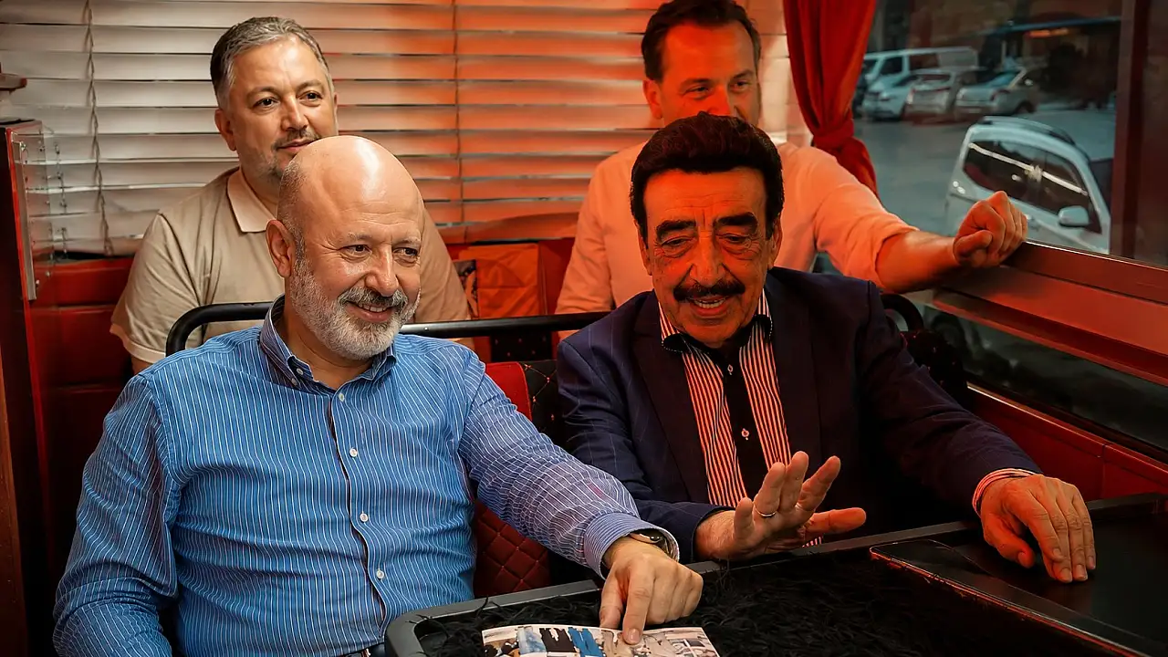 Kayseri'nin nostaljik otobüsüne ünlü isim de bindi