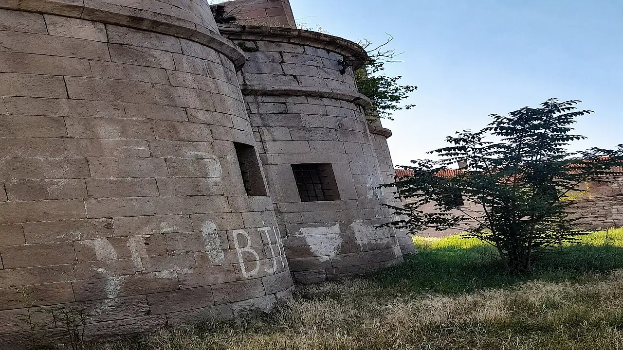 Kayseri'deki tarihi kilisenin son hali tepki çekti