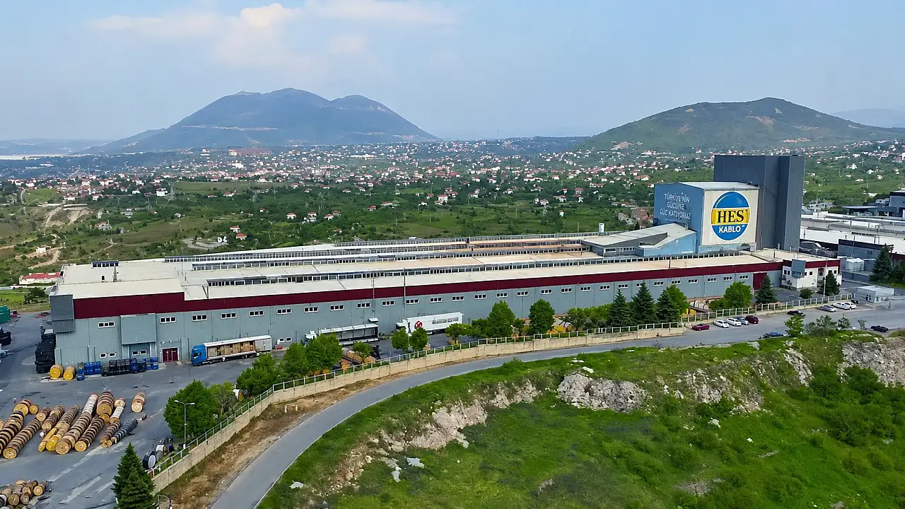 Hes Kablo bu kez de kitaplaştı: Yav İşte Fabrikalaşak