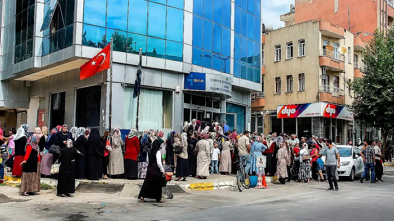 Kayseri'de iş arayanlara umut olan merkez! Temmuz ayında 285 kişi işe yerleşti