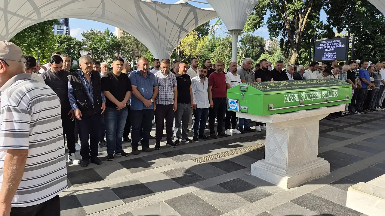 Kayseri'de 6 yerinden bıçaklanan şahıs toprağa verildi