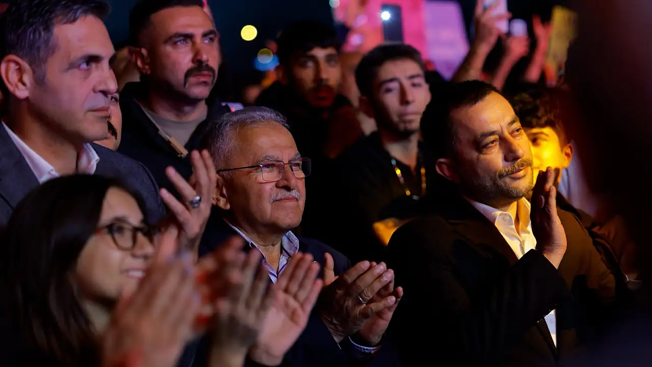 Kayseri'de Ahmet Şafak rüzgârı: Önce ziyaret, sonra konser