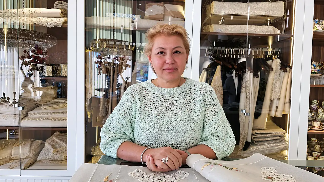 Sandıktan çıkan danteller 250 bin TL'lik tasarımlara dönüşüyor