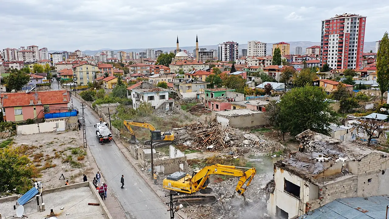 Kayseri'nin merkezindeki mahallede dikkat çeken tablo: Muhtar tek tek anlattı