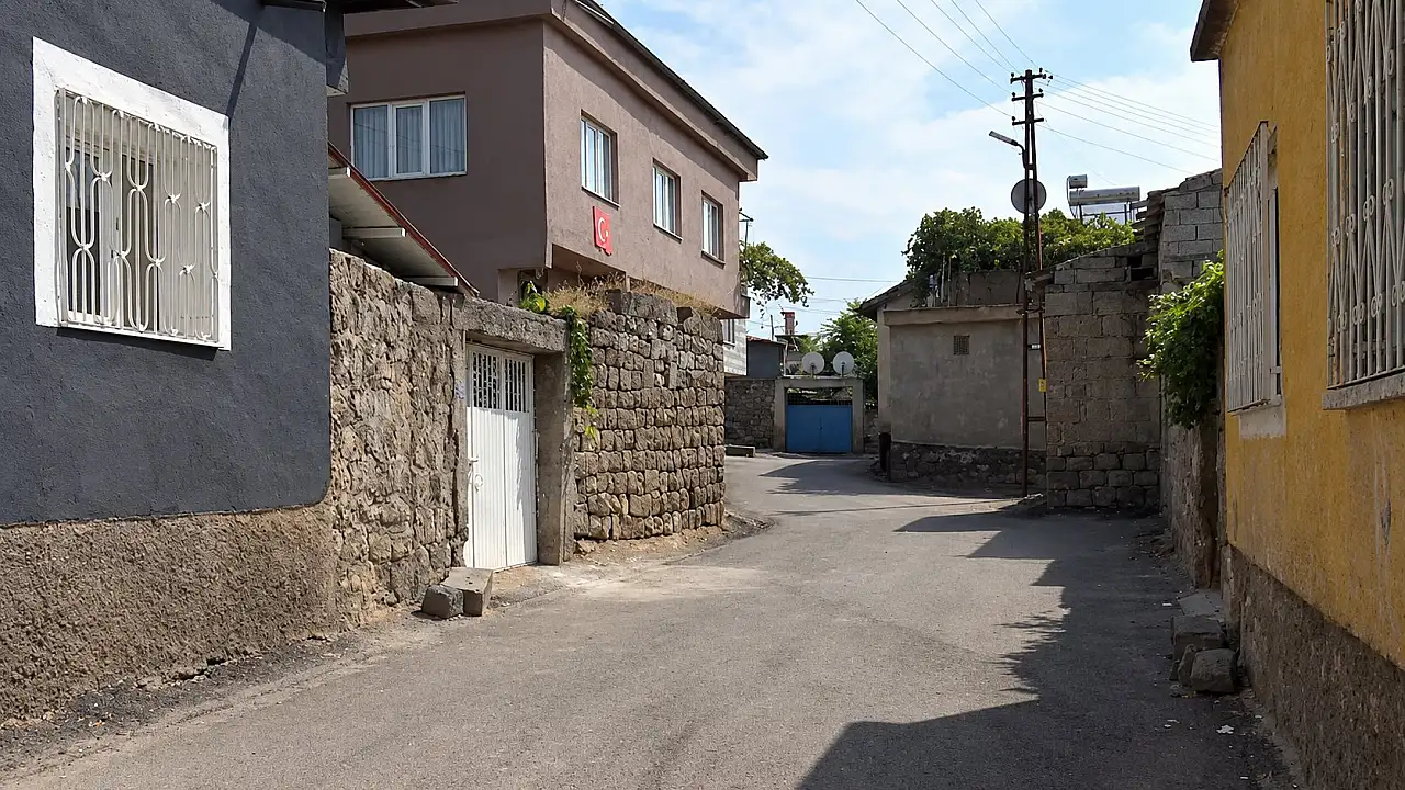 Kayseri'nin merkezindeki mahallede dikkat çeken tablo: Muhtar tek tek anlattı