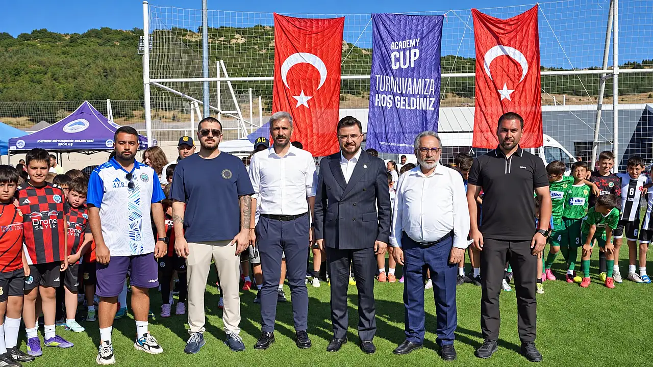 Talas Belediyespor Erciyes'ten iki kupayla döndü