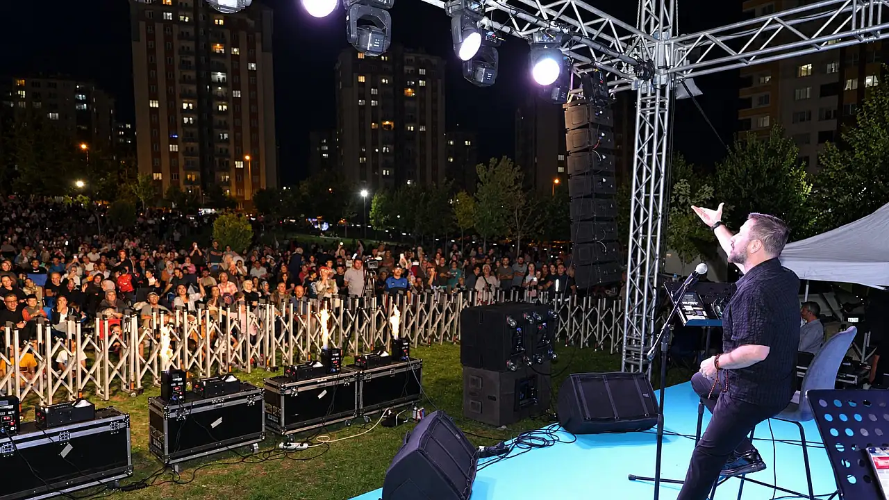 Talha Bora Öge'den Kayseri'de unutulmaz gece