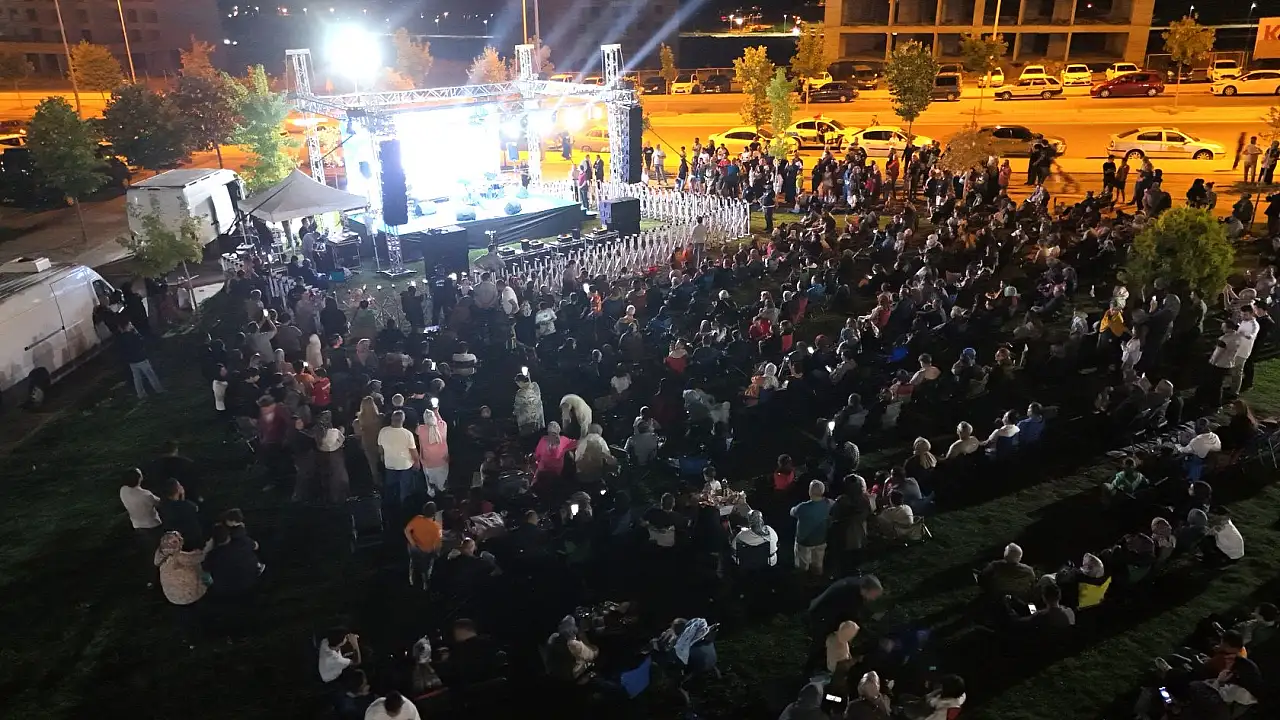 Talha Bora Öge'den Kayseri'de unutulmaz gece