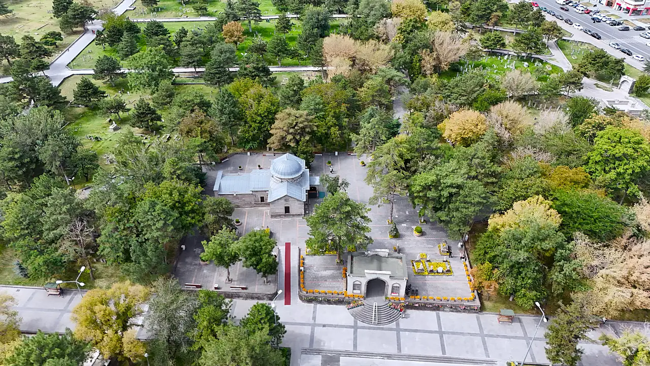 Kayseri'de hummalı çalışma! Yeşil alanlar bakımdan geçiyor